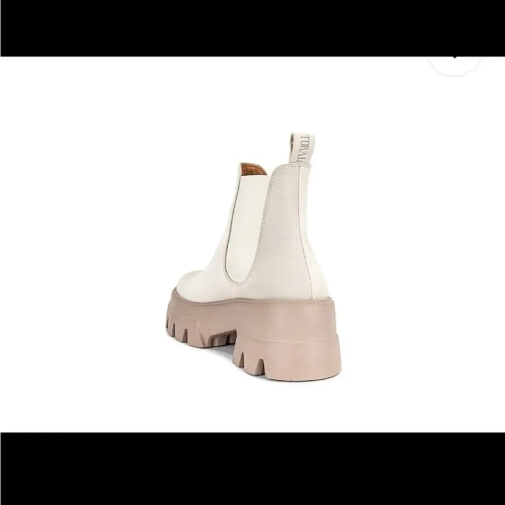 Revolve Toral Mara Boots in Igloo with Chunky Rubber Platform Size 39